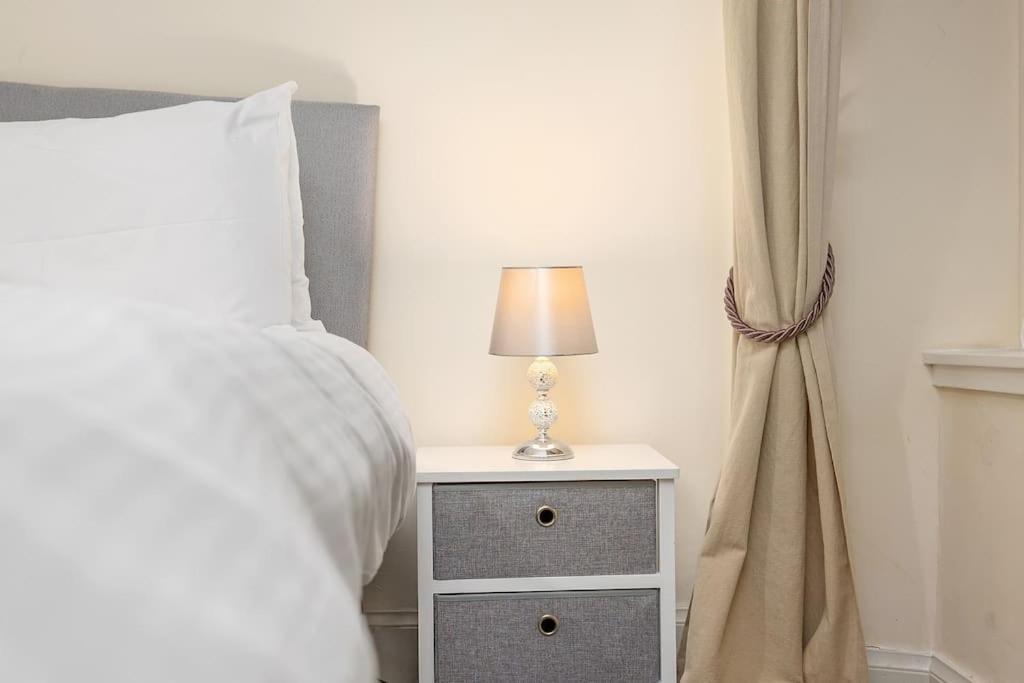Two Bedroom Apartment-Central Edinburgh-Old Town-Licensed Extérieur photo
